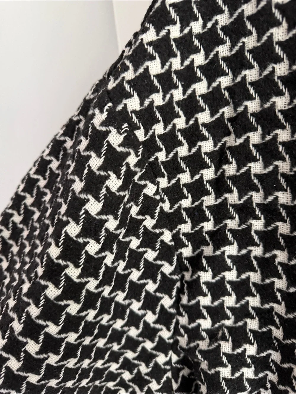 Houndstooth black and white button jacket with pockets